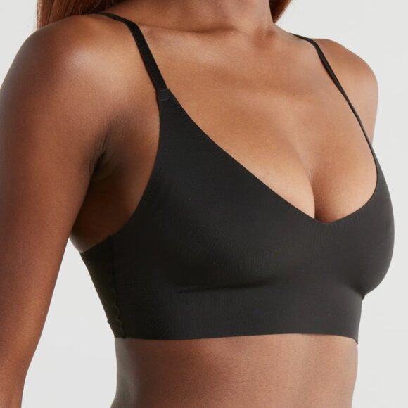 True & Co The True Body Triangle Convertible Strap Bralette in Black - Picture 1 of 10